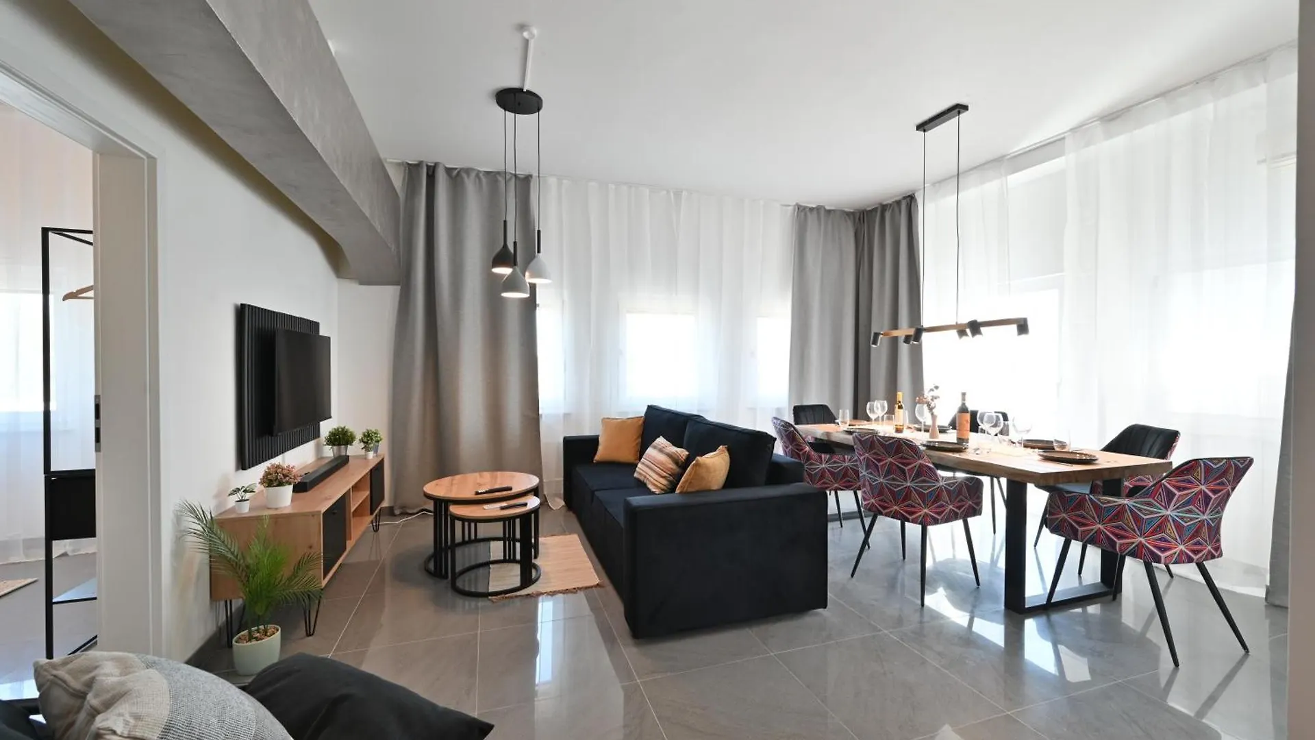 Yello Homes - Luxus Loft Fuer Bis Zu 7 Personen Naehe Airport & Messe, Tischfussball & Whirlpool Nuremberg